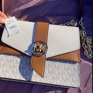 Cartera Michael kors color café con blanco original